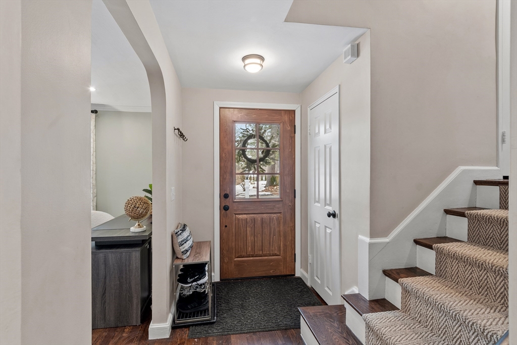 11 Temple Road Lynnfield, MA 01940 - Photo 8 of 41 Gallery Image 8