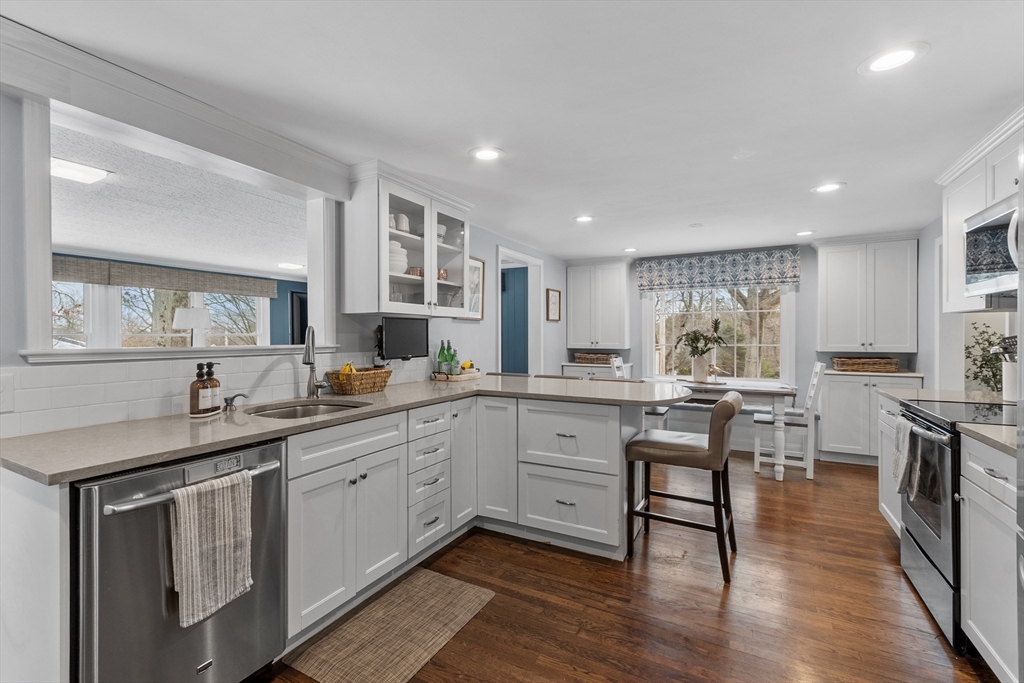 11 Temple Road Lynnfield, MA 01940 - Photo 10 of 41 Gallery Image 10