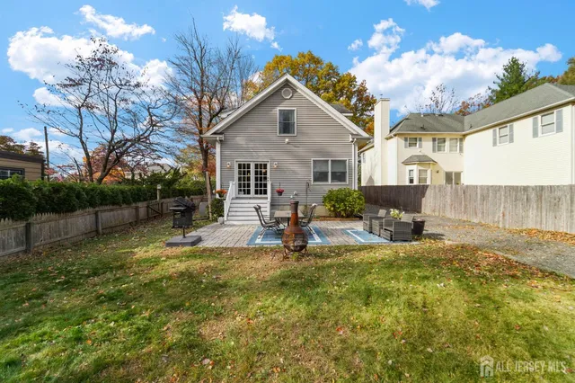 a black and white photo of a room