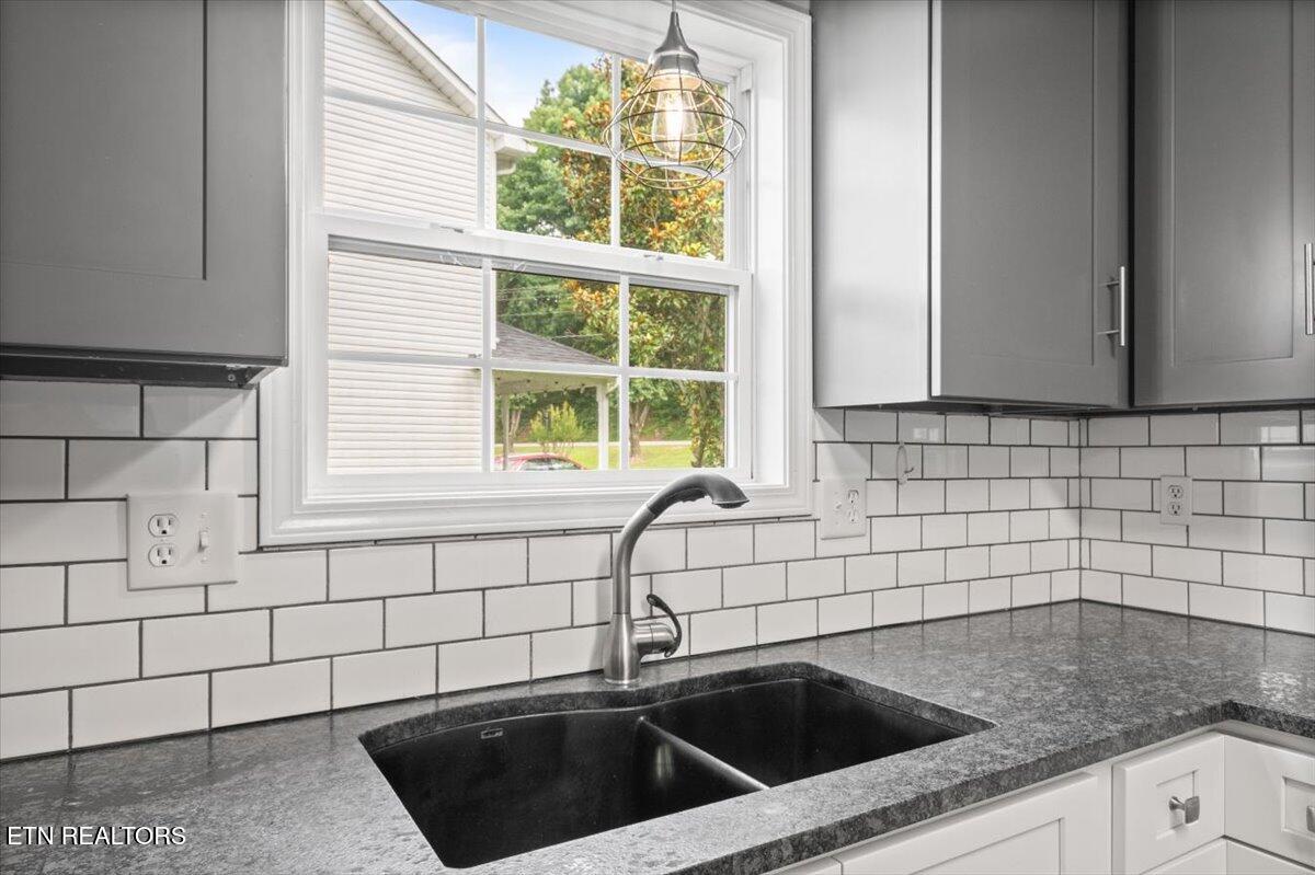 348 Ridge Road Caryville, TN 37714 - Photo 12 of 45 22-Ridge Rd