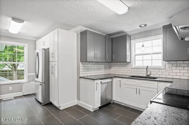 $419,000 | 348 Ridge Road, Caryville, TN 37714