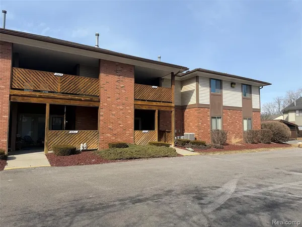 $1,400 | 16525 Woodlane, Unit 138, Fraser, MI 48026
