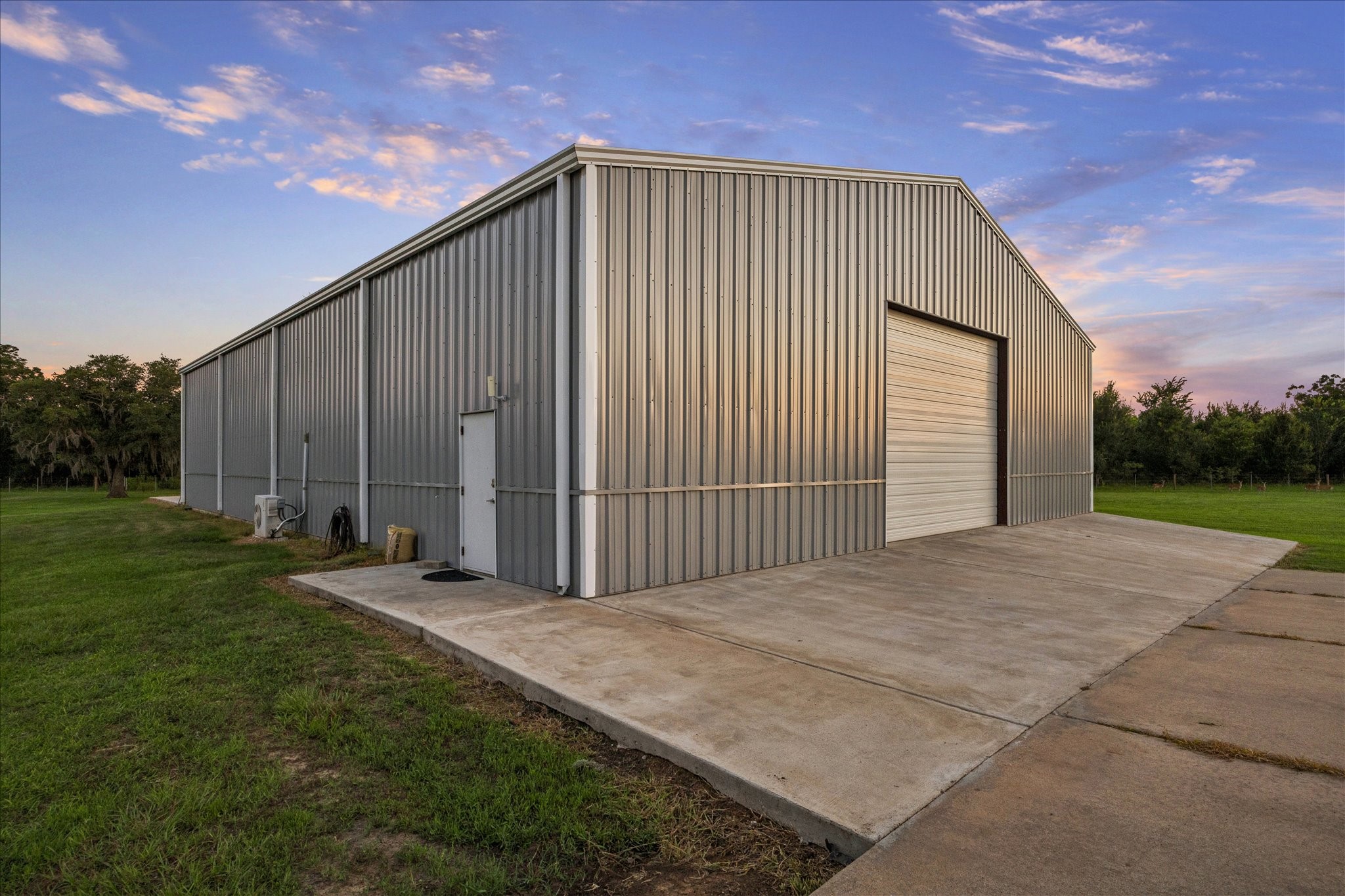 2702 Horseshoe Lane Rosharon, TX 77583 - Photo 4 of 43 Exterior view of the impressive insulated shop with engineered space for future expansion.