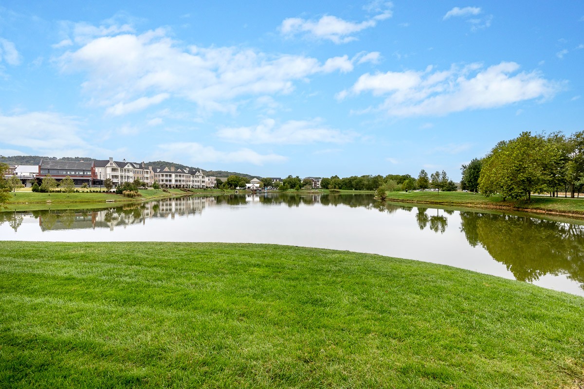960 Cheltenham Avenue Franklin, TN 37064 - Photo 59 of 62 a view of a lake with houses in the back