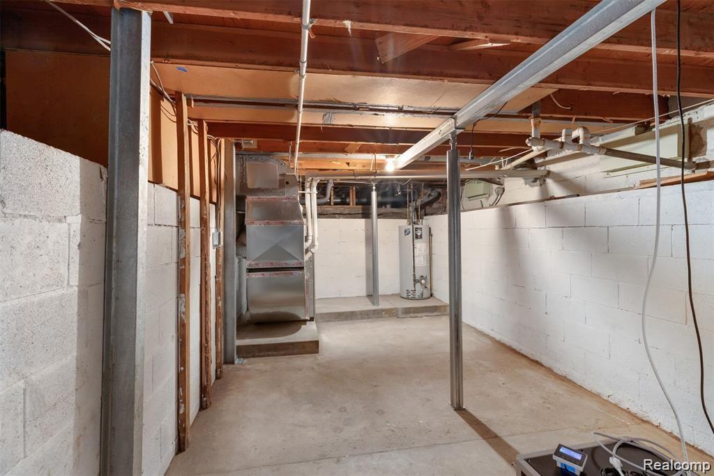 22104 Gill Road Farmington Hills, MI 48335 - Photo 27 of 39