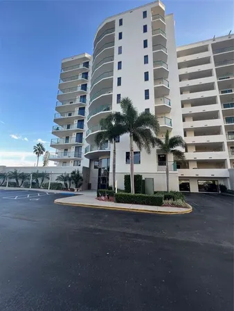 $3,500 | 670 Island Way, Unit 400, Clearwater, FL 33767