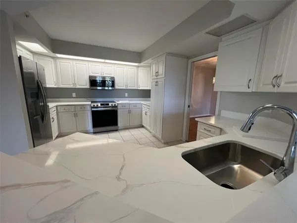 $3,500 | 670 Island Way, Unit 400, Clearwater, FL 33767