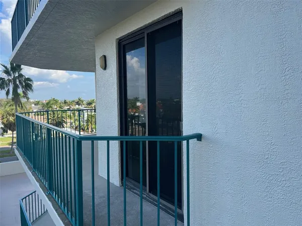 $3,500 | 670 Island Way, Unit 400, Clearwater, FL 33767