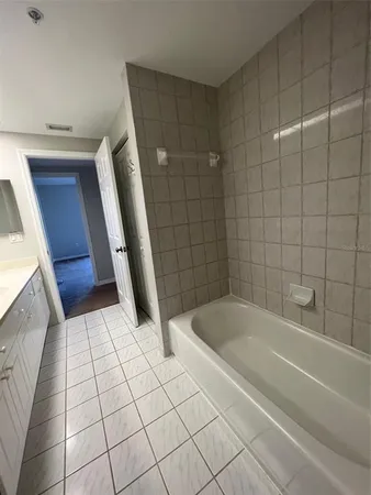 $3,500 | 670 Island Way, Unit 400, Clearwater, FL 33767