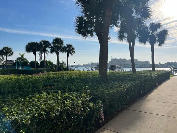 $3,500 | 670 Island Way, Unit 400, Clearwater, FL 33767