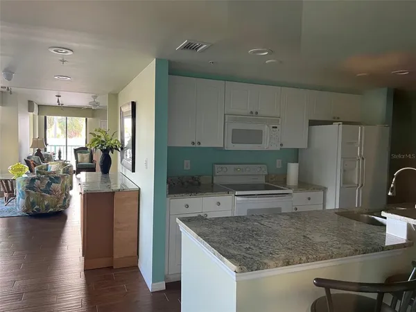 $3,500 | 670 Island Way, Unit 400, Clearwater, FL 33767