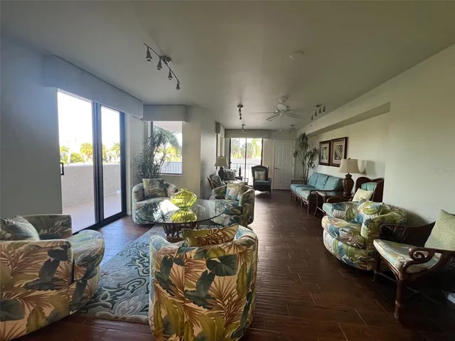 $3,950 | 670 Island Way, Unit 400, Clearwater Beach, FL 33767