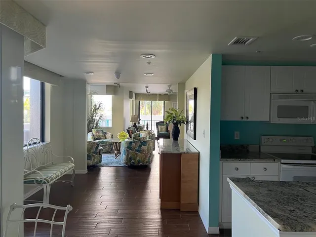 $3,950 | 670 Island Way, Unit 400, Clearwater Beach, FL 33767