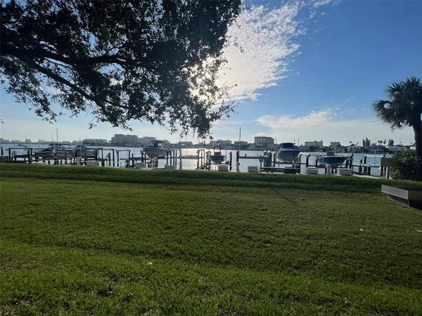 $3,500 | 670 Island Way, Unit 400, Clearwater, FL 33767