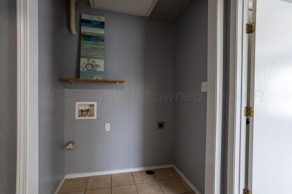 4105 Gables Street Amarillo, TX 79110 - Photo 15 of 18 a view of an entryway
