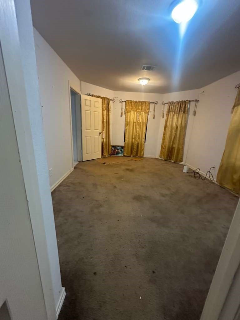 8404 Leander Street Houston, TX 77012 - Photo 6 of 28 a view of an empty room