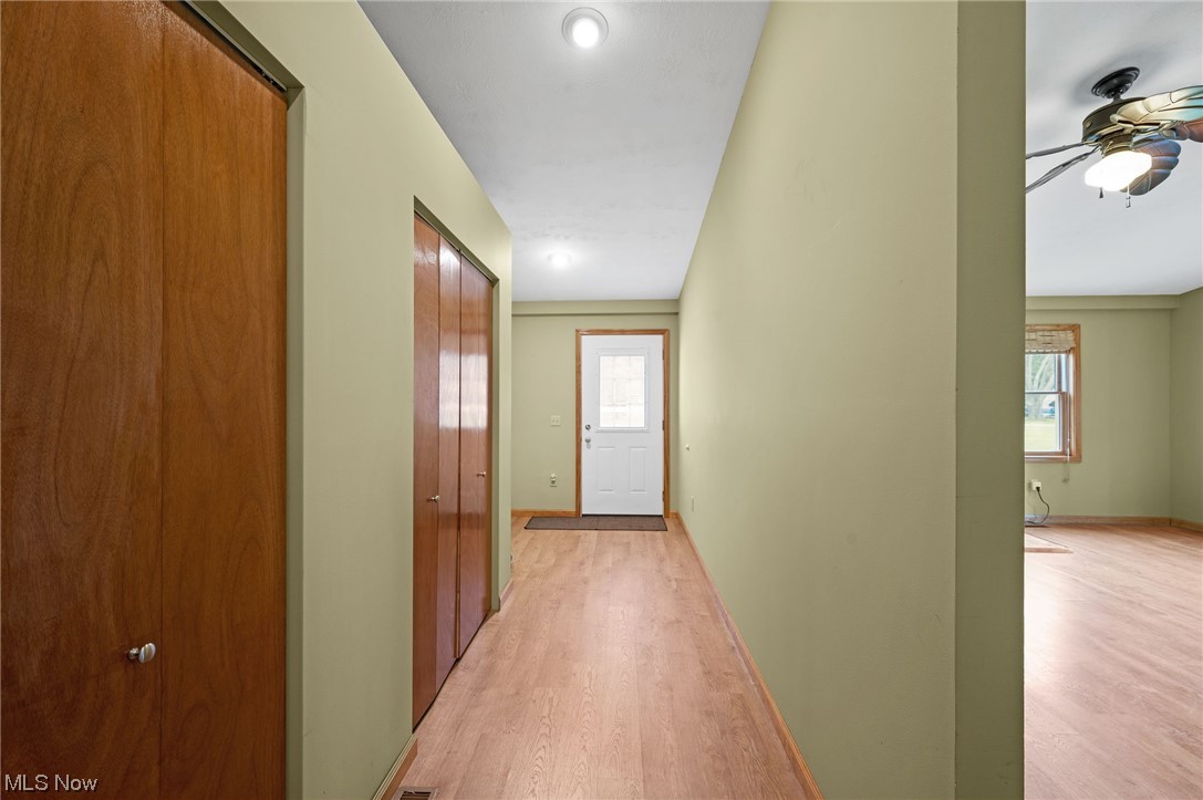 228 Cavalry Road Vermilion, OH 44089 - Photo 20 of 34 Corridor