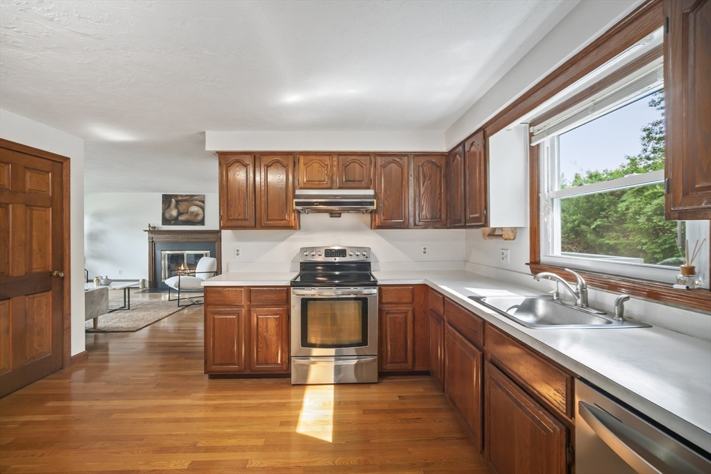 9 Northbriar Road Acton, MA 01720 - Photo 4 of 32