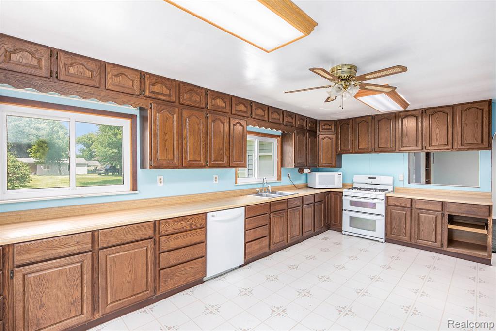 8233 North Genesee Road Mount Morris, MI 48458 - Photo 9 of 28