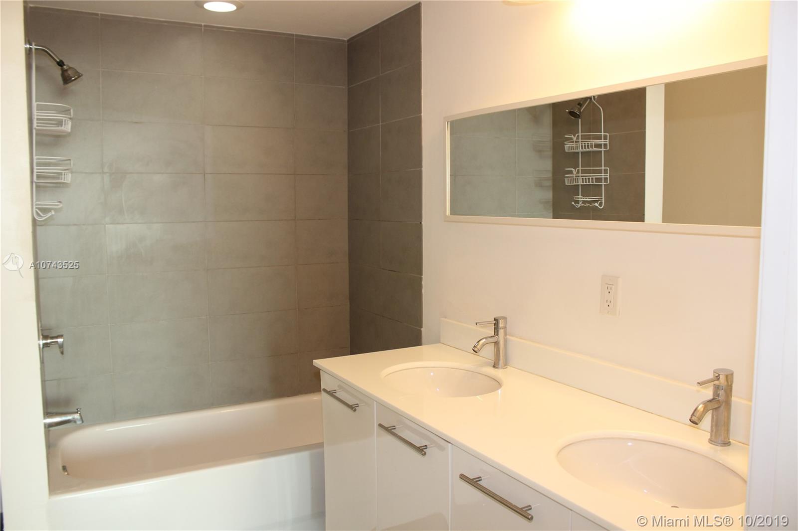 92 Southwest 3rd Street, Unit 1607 Miami, FL 33130 - Photo 9 of 18