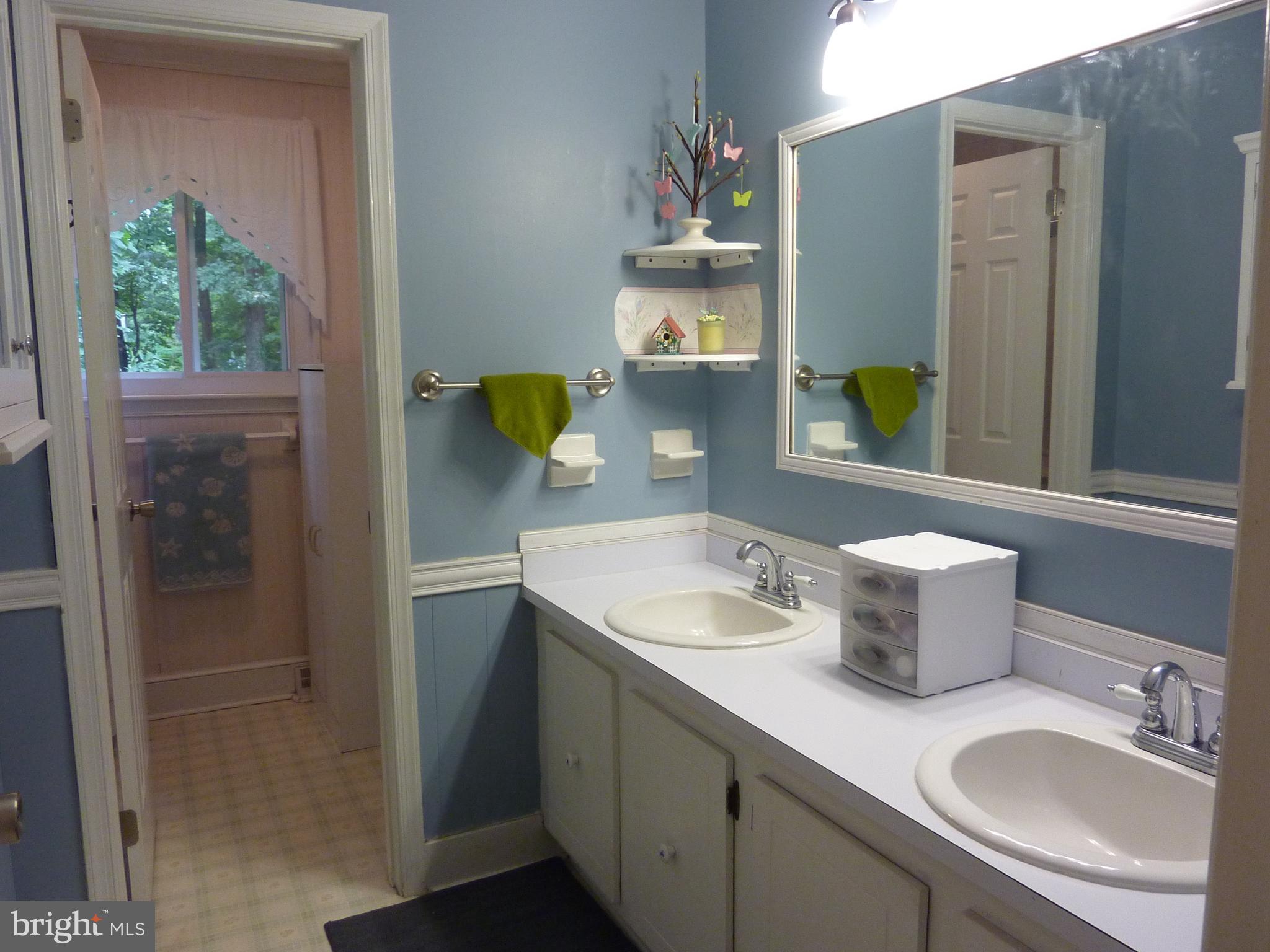 284 Merion Road Dover, DE 19904 - Photo 19 of 25 Hall Bathroom