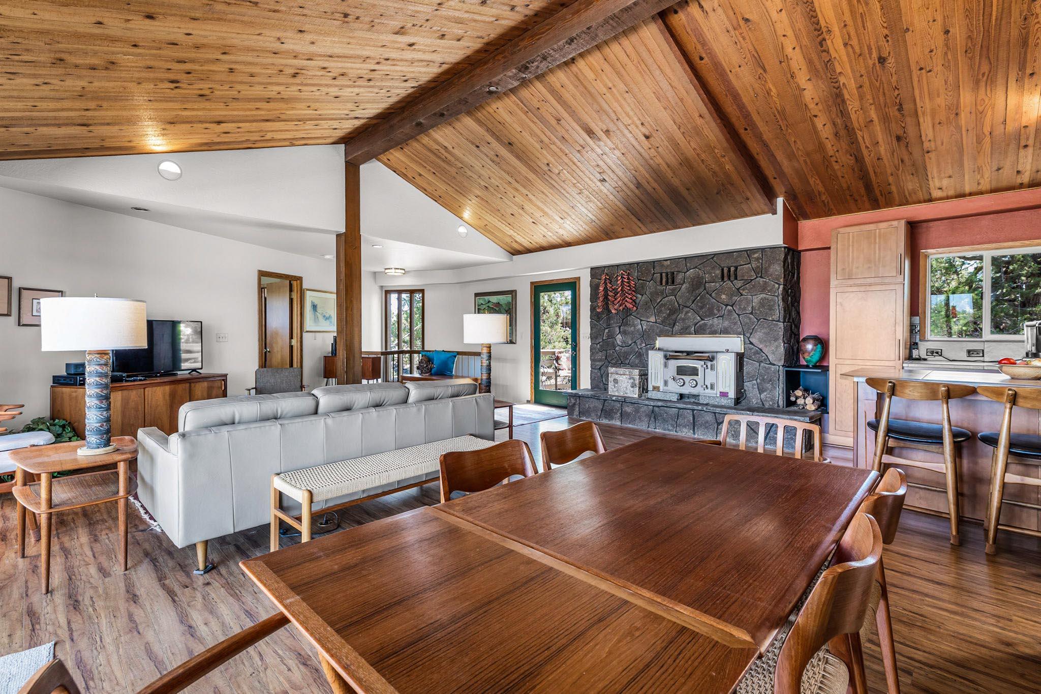 61785 Ten Barr Ranch Road Bend, OR 97701 - Photo 12 of 53 Great room