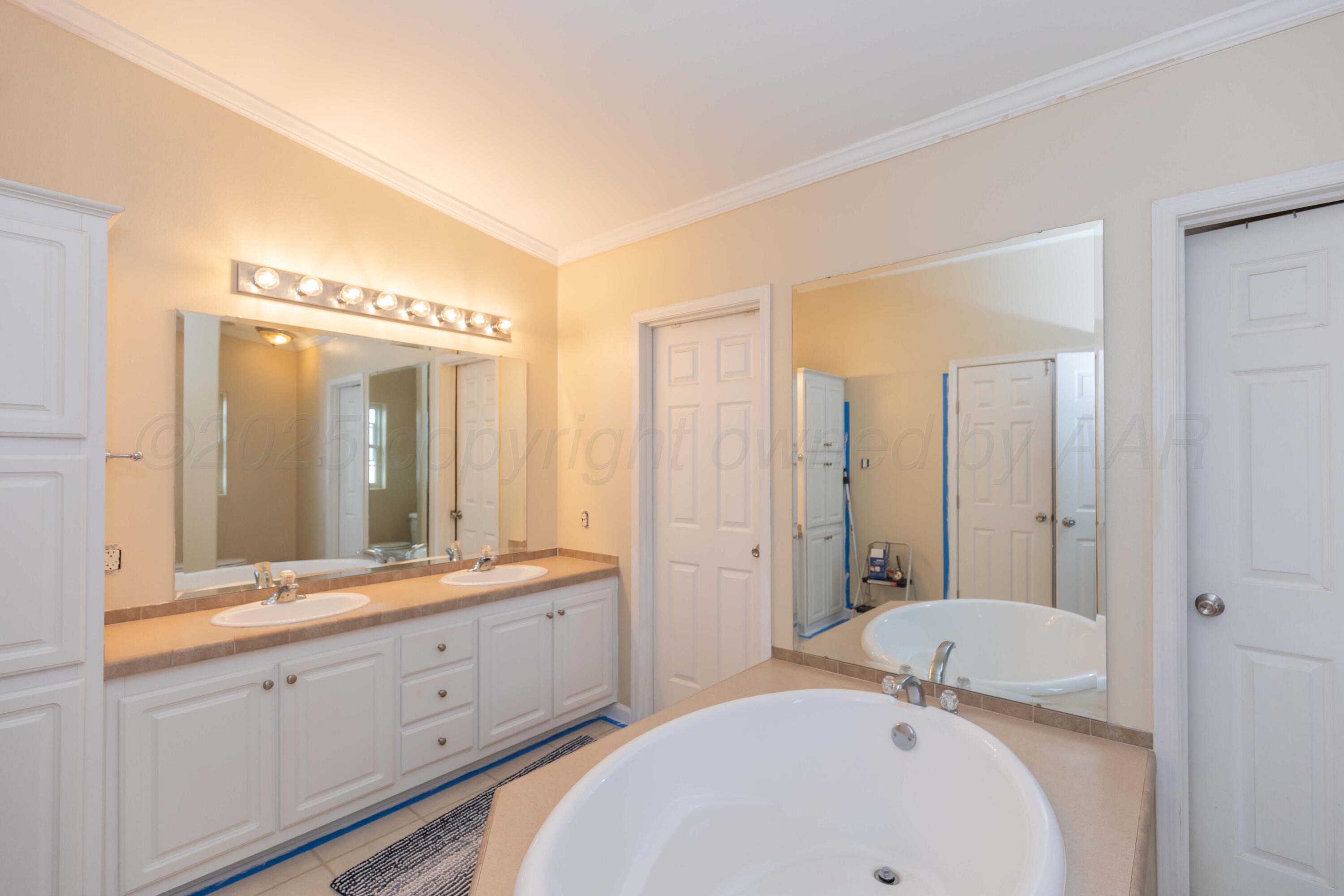 22701 South Blessen Road Canyon, TX 79015 - Photo 12 of 32 PRIMARY BATH