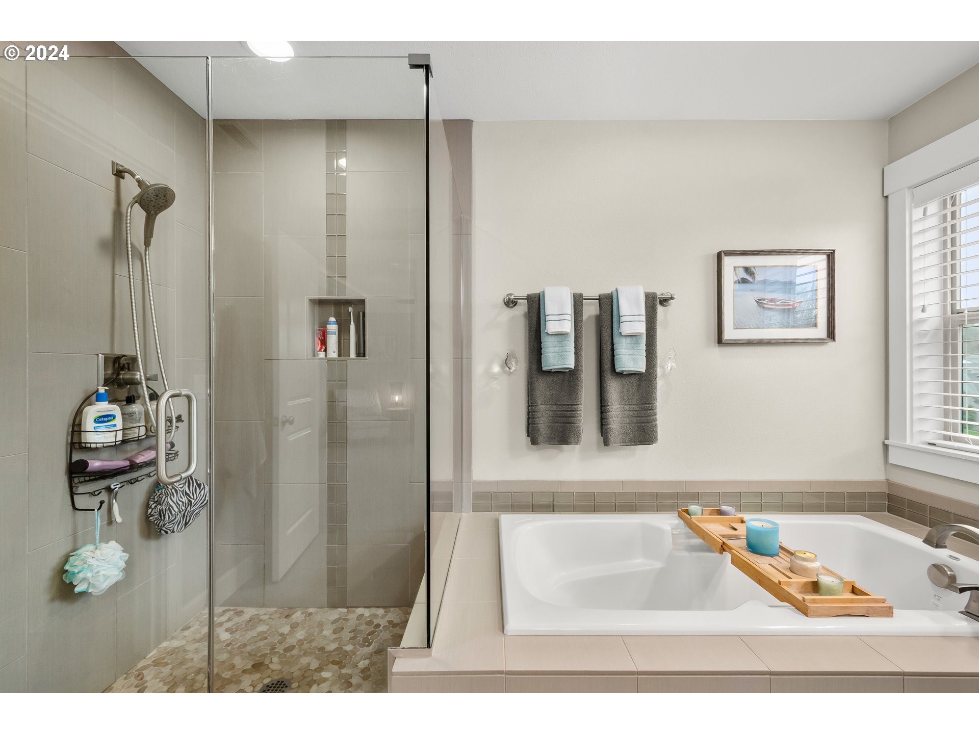 2804 Northeast 167th Circle Ridgefield, WA 98642 - Photo 21 of 36 a bathroom with a bathtub and a shower