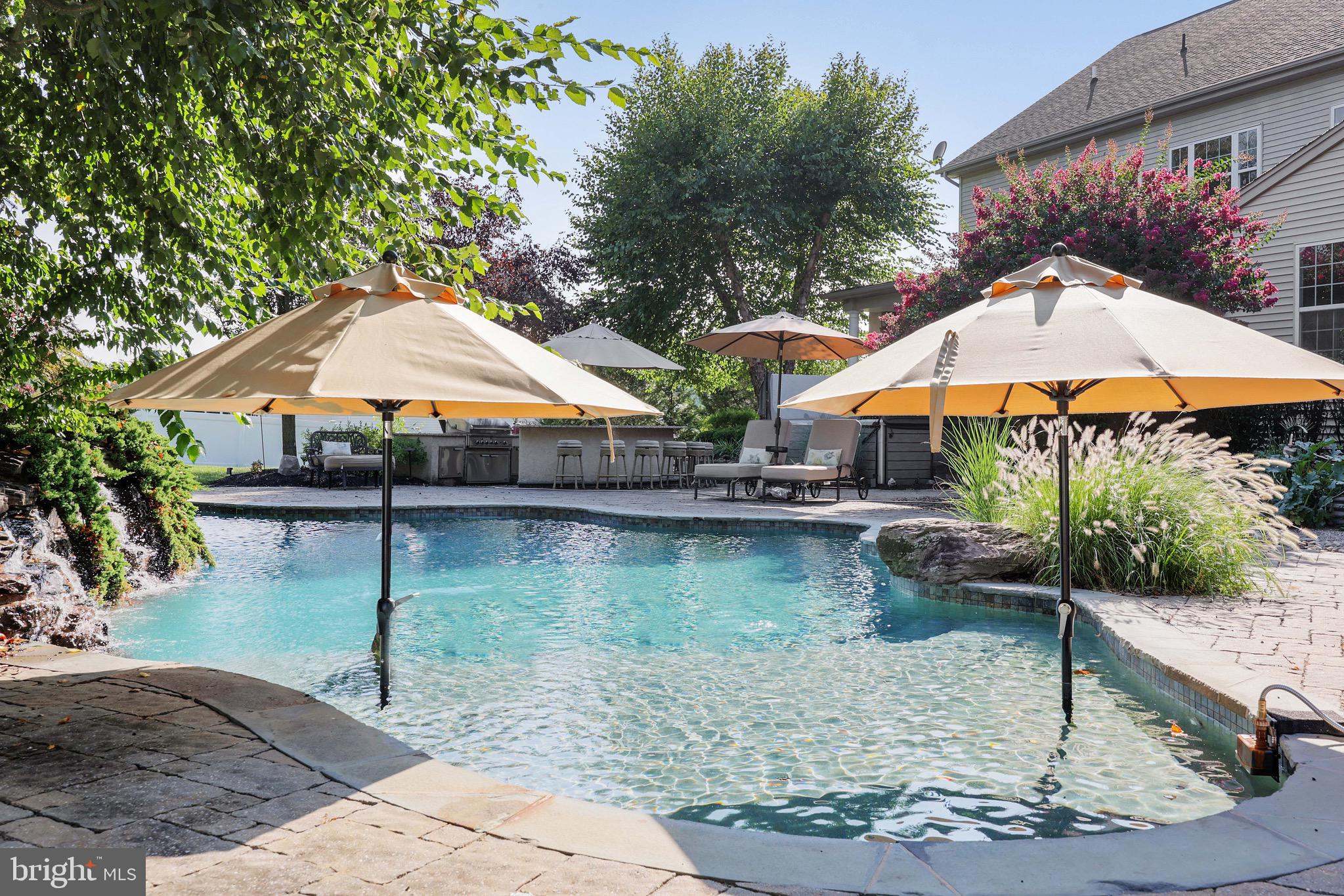 15 Manchester Court Columbus, NJ 08022 - Photo 40 of 80 a backyard of a house with yard and outdoor seating