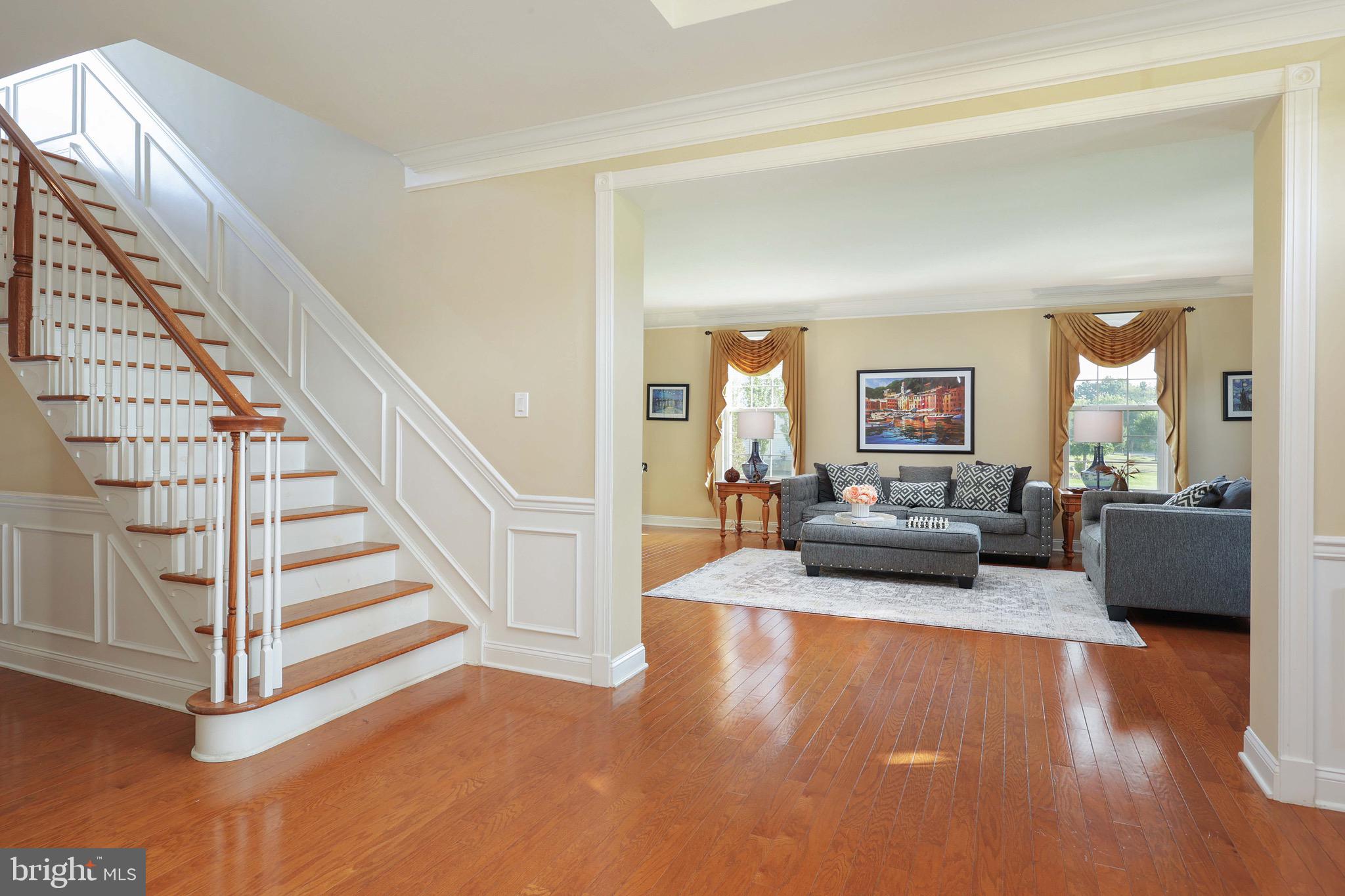 15 Manchester Court Columbus, NJ 08022 - Photo 6 of 80 a living room with furniture and a wooden floor