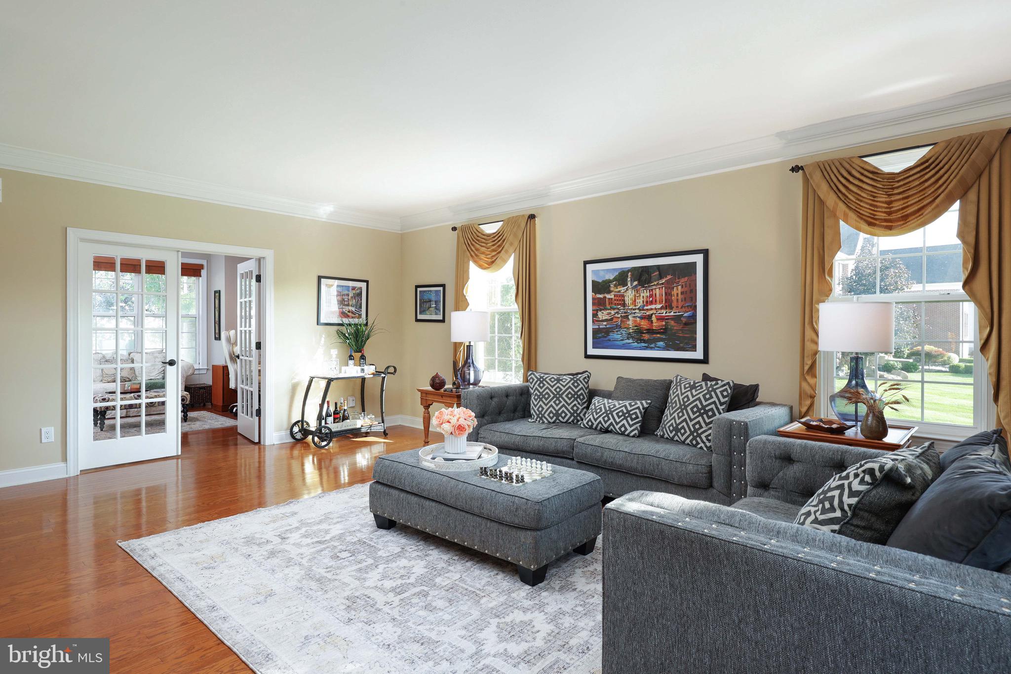 15 Manchester Court Columbus, NJ 08022 - Photo 7 of 80 a living room with furniture and a wooden floor