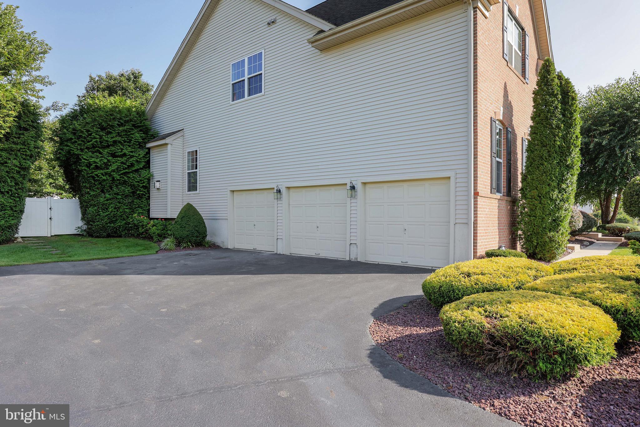 15 Manchester Court Columbus, NJ 08022 - Photo 77 of 80 Three Car Garage