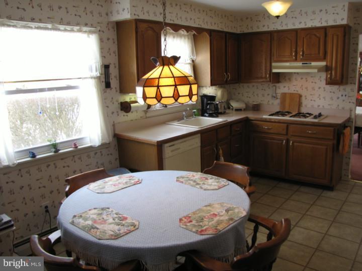 503 McGlynn Road Warminster, PA 18974 - Photo 5 of 19 Gallery Image 5