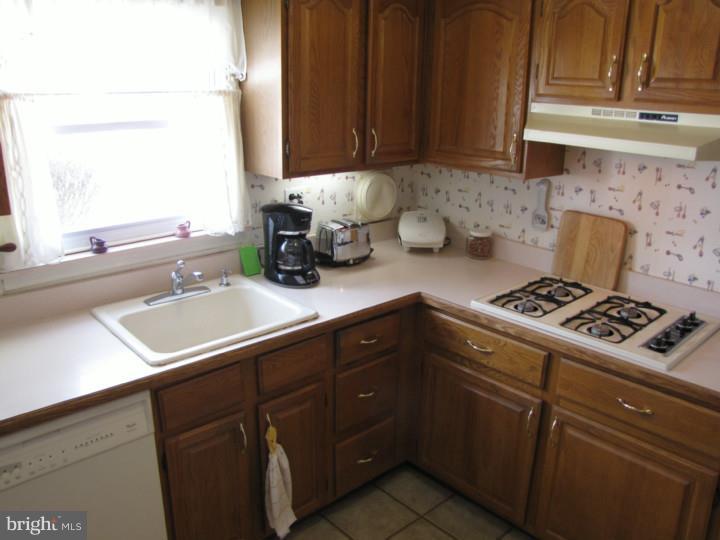 503 McGlynn Road Warminster, PA 18974 - Photo 9 of 19 Gallery Image 9