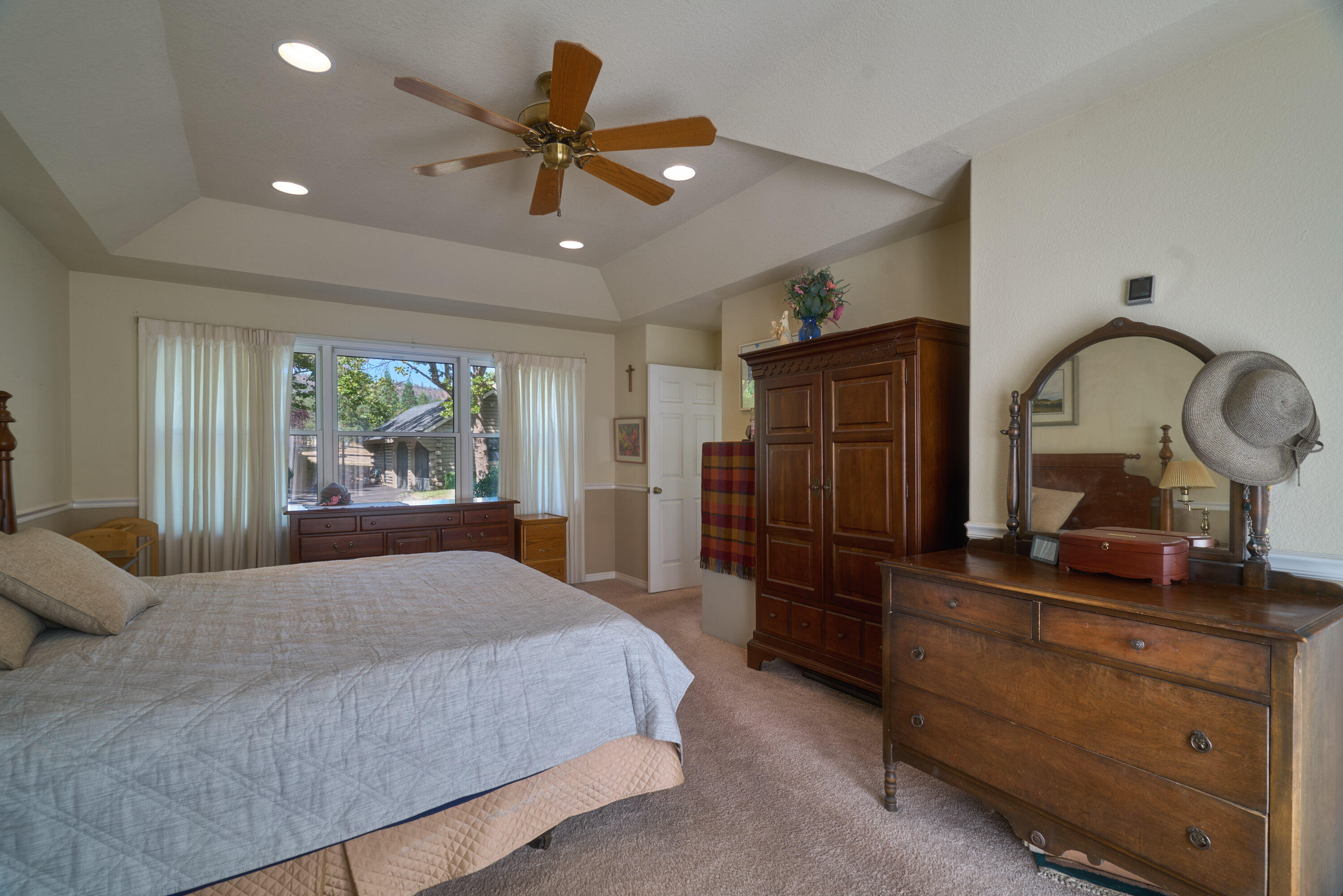 3095 Burrell Road Medford, OR 97501 - Photo 8 of 70 3095 Burrell_Medford-08