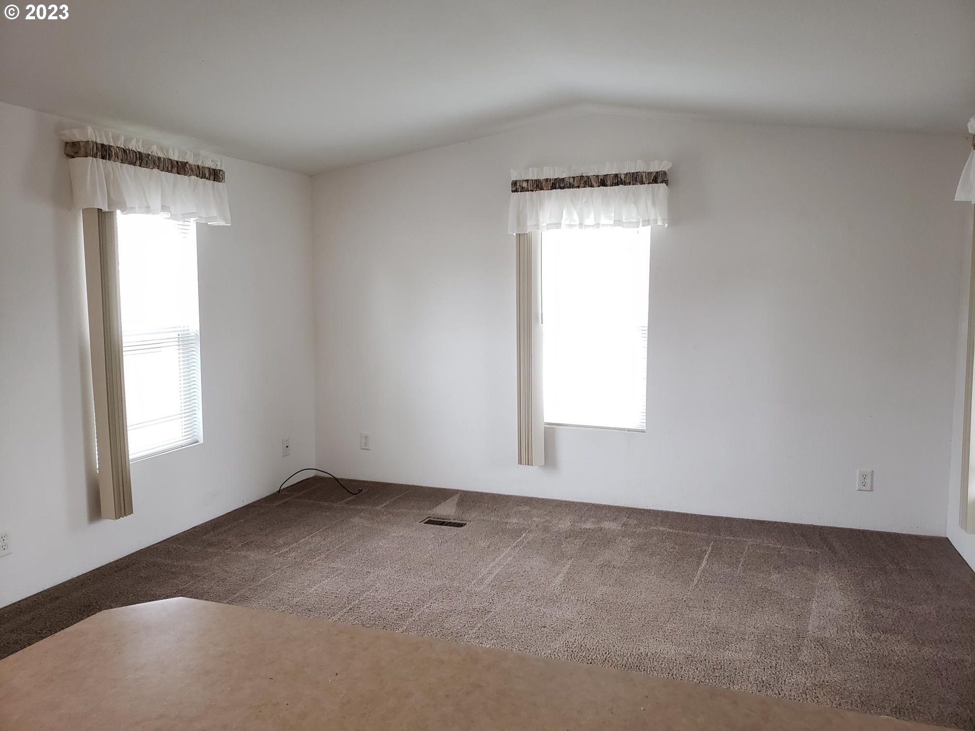 503 Southeast Sheridan Road, Unit 13 Sheridan, OR 97378 - Photo 8 of 22 Gallery Image 8