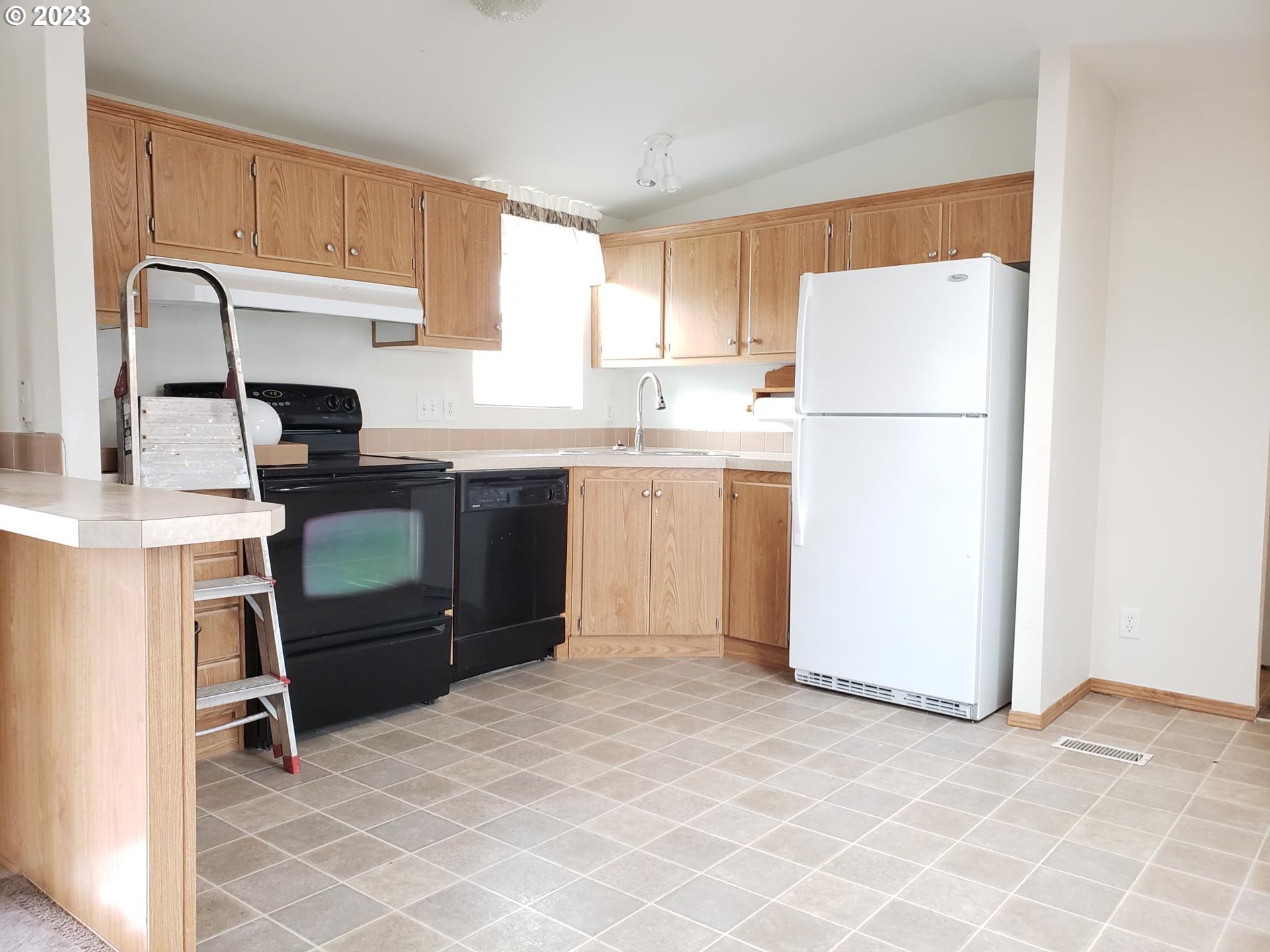 503 Southeast Sheridan Road, Unit 13 Sheridan, OR 97378 - Photo 9 of 22 Gallery Image 9
