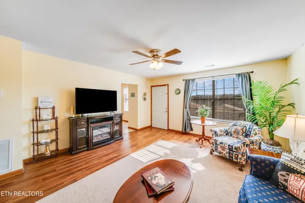 $279,900 | 815 Valerie Lane, Knoxville, TN 37938