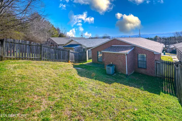 $279,900 | 815 Valerie Lane, Knoxville, TN 37938