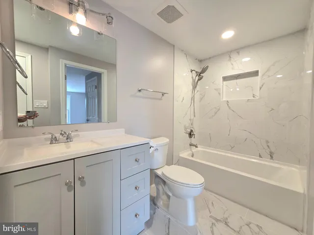 $2,000 | 5903 Havener House Way, Centreville, VA 20120