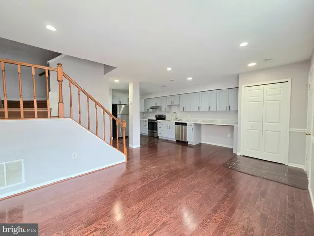 $2,000 | 5903 Havener House Way, Centreville, VA 20120