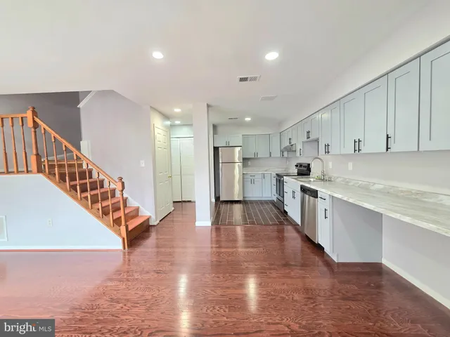 $2,000 | 5903 Havener House Way, Centreville, VA 20120