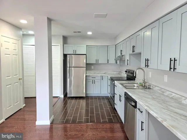 $2,000 | 5903 Havener House Way, Centreville, VA 20120