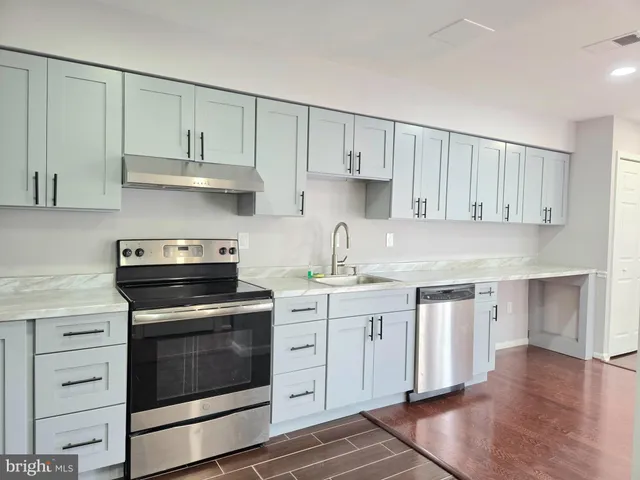 $2,000 | 5903 Havener House Way, Centreville, VA 20120