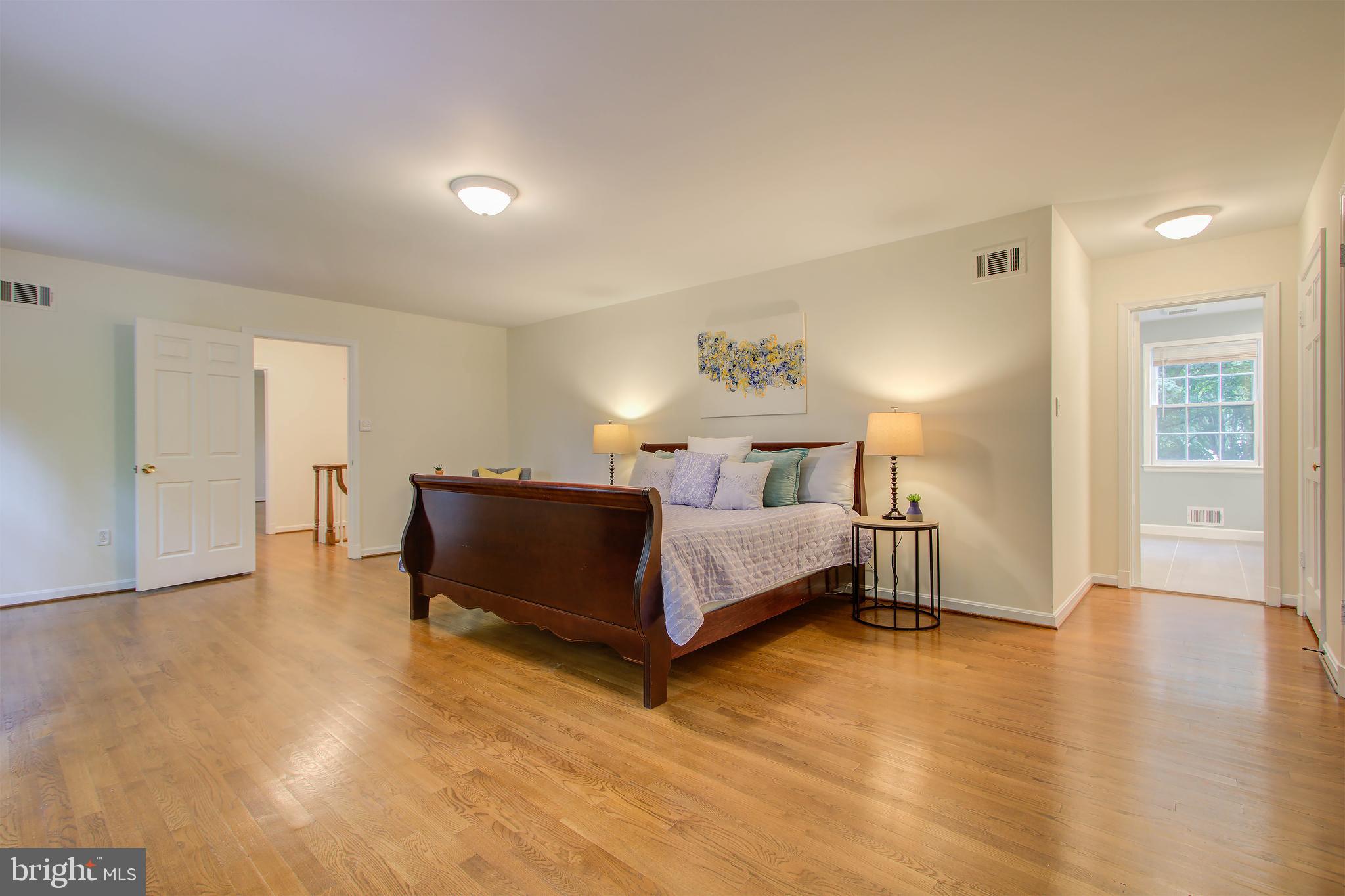 9706 Spring Ridge Lane Vienna, VA 22182 - Photo 23 of 44 Master bedroom suite
