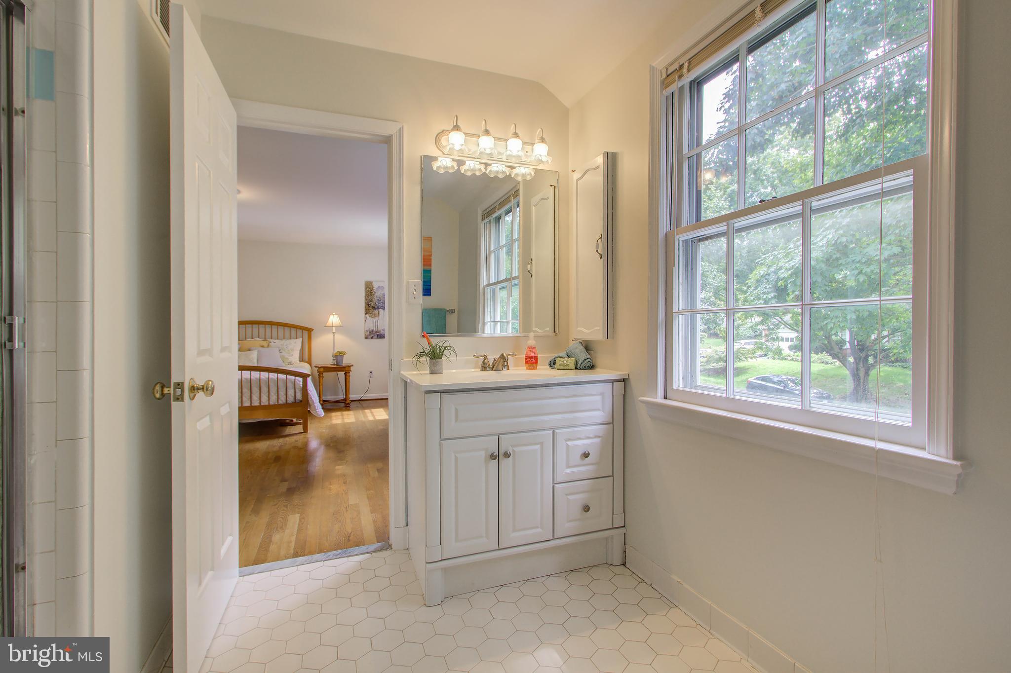 9706 Spring Ridge Lane Vienna, VA 22182 - Photo 31 of 44 Shared bath #3