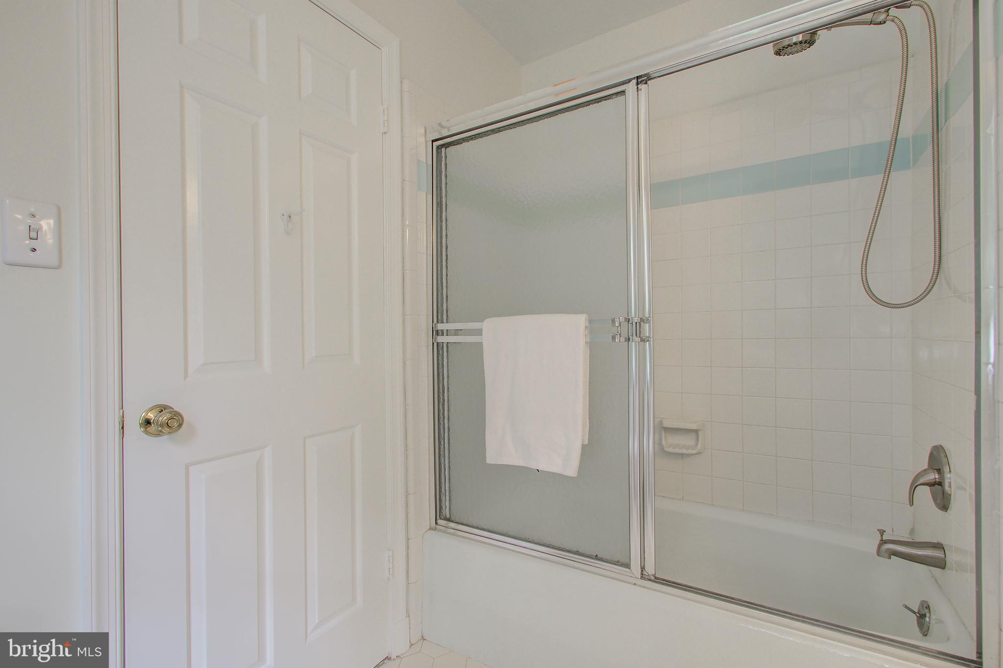 9706 Spring Ridge Lane Vienna, VA 22182 - Photo 32 of 44 Shared bath #3