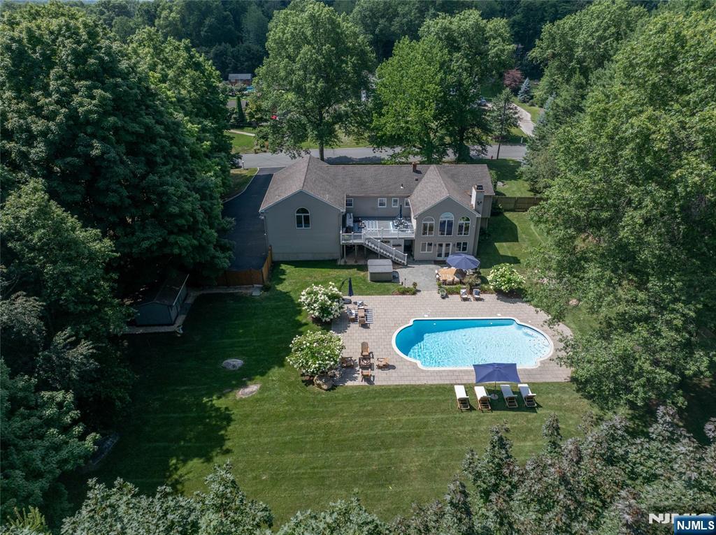 19 Robin Road Mahwah, NJ 07430 - Photo 35 of 43 Gallery Image 35