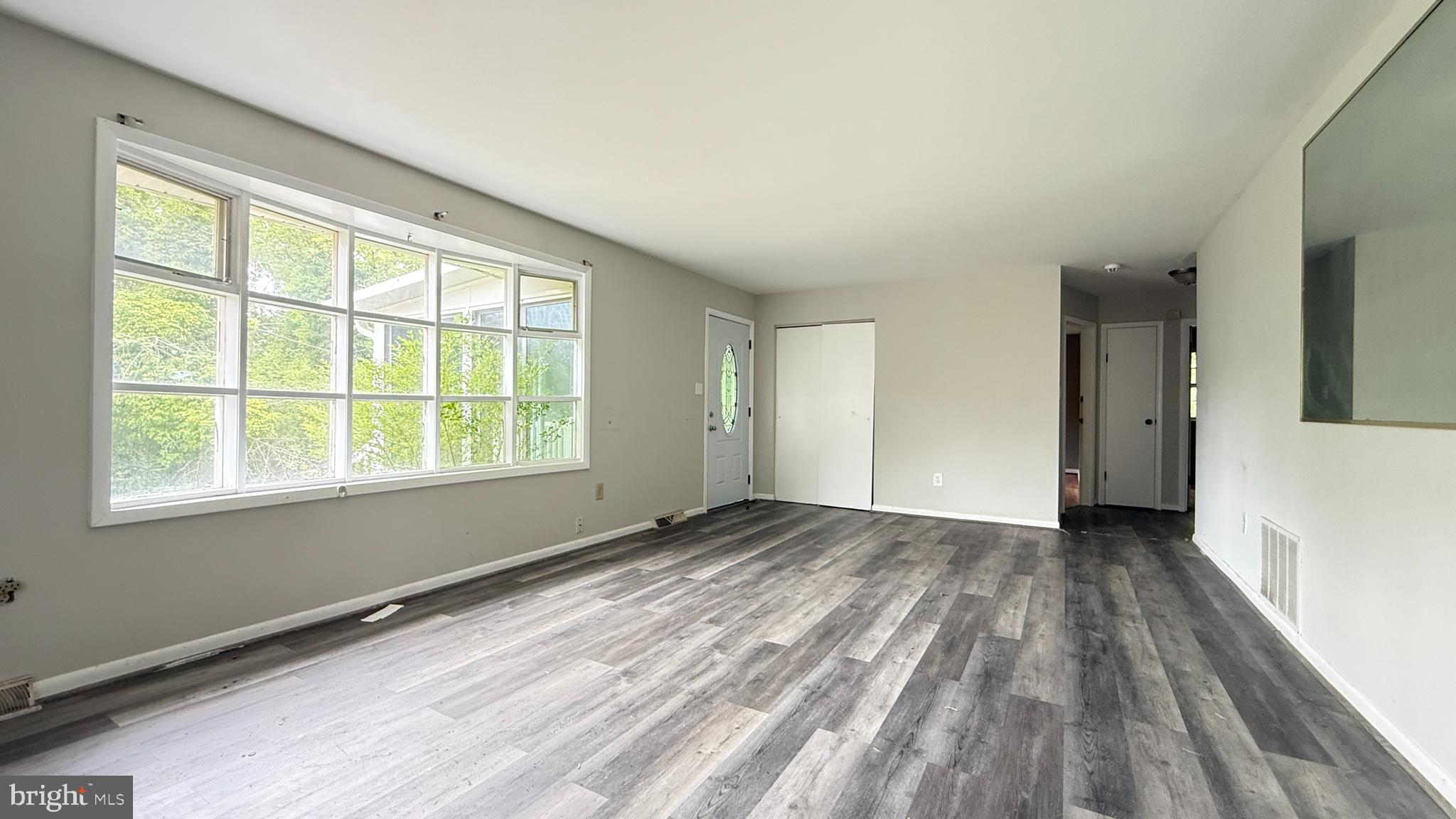 1700 Lee Road Fort Washington, MD 20744 - Photo 2 of 15 Living Room