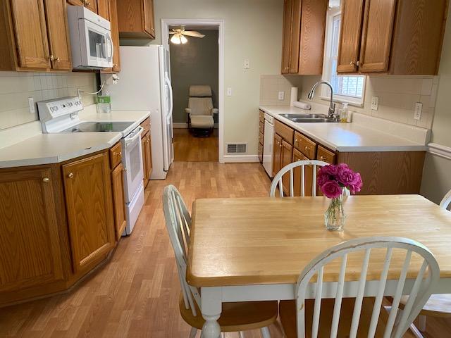 6910 Brookview Road Roanoke, VA 24019 - Photo 7 of 16 IMG_5742